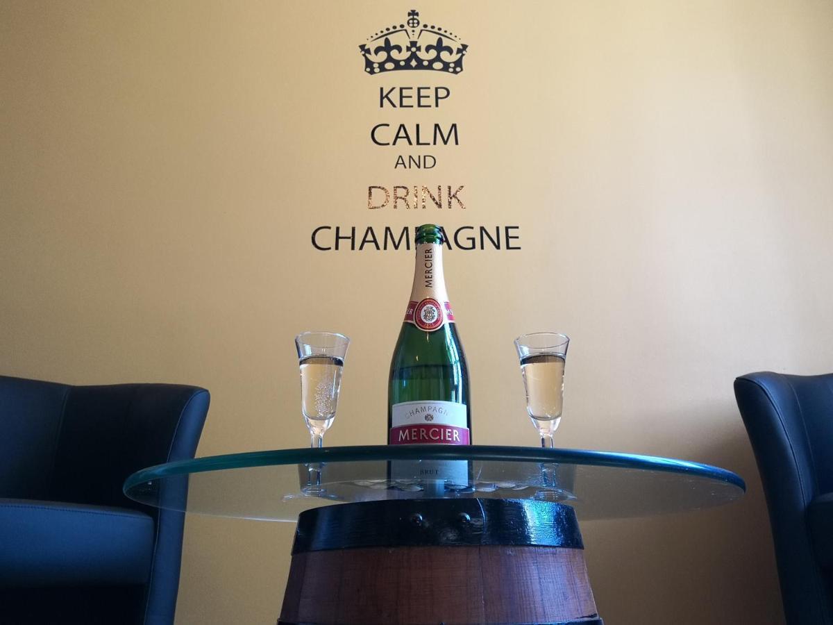 Groom Epernay - Jacuzzi & Champagne מראה חיצוני תמונה